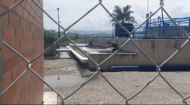 Vecinos señalan que nunca hay personal en la planta.