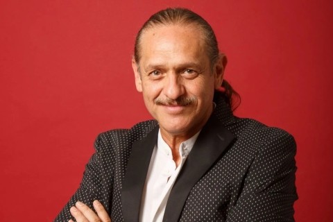 Teo González rompe en llanto al recordar la muerte de su mamá por negligencia médica