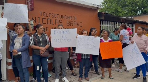 Padres de familia de la telesecundaria demandan que llegue un nuevo maestro al plantel y que sea definitivo.
