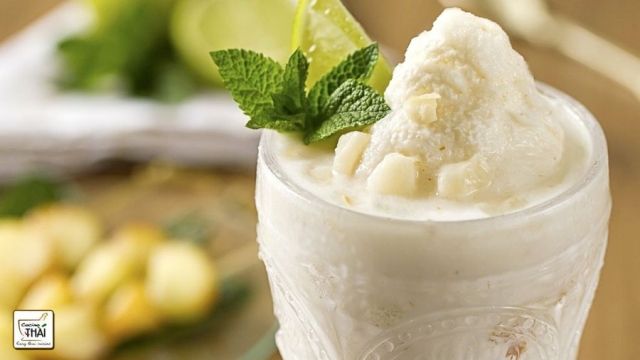 Smoothie cremoso de coco: Una delicia refrescante para el calor