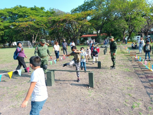 Paseo dominical en el Quinto Regimiento Mecanizado, en Cuautla