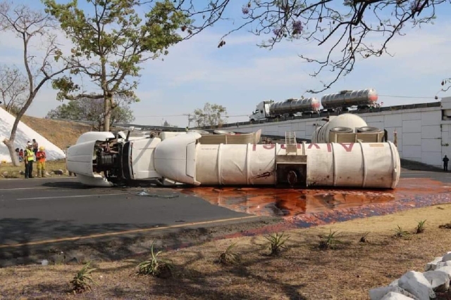 El accidente provocó el cierre de los carriles centrales.