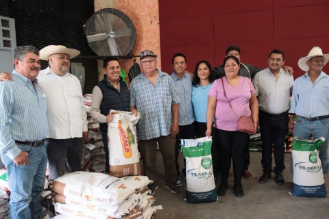 El alcalde reiteró el compromiso de su administración con el fortalecimiento de los apoyos al campo, buscando siempre mejorar las condiciones de los productores.