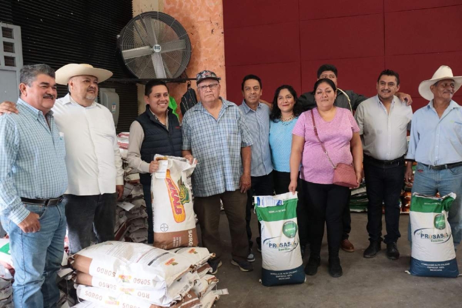 El alcalde reiteró el compromiso de su administración con el fortalecimiento de los apoyos al campo, buscando siempre mejorar las condiciones de los productores.