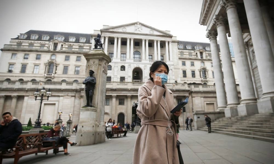 Inglaterra reduce a 5 días la cuarentena por COVID.