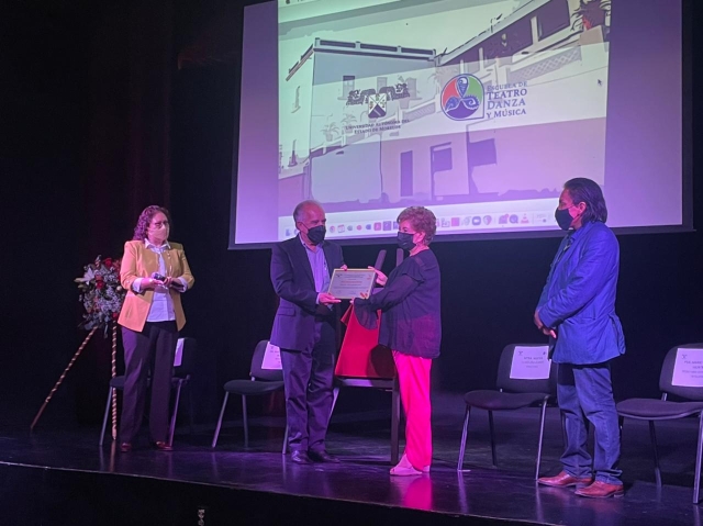 Homenaje a Bertha Garduño Curiel, directora de la Escuela de Teatro, Danza y Música de la UAEM