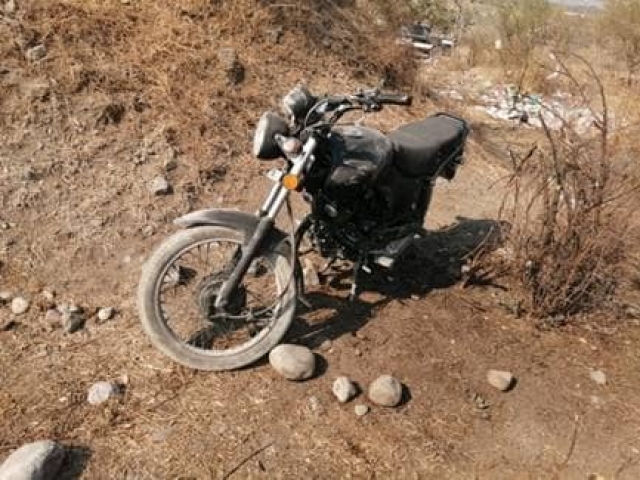 Abandonan una moto en Santa Rosa Treinta