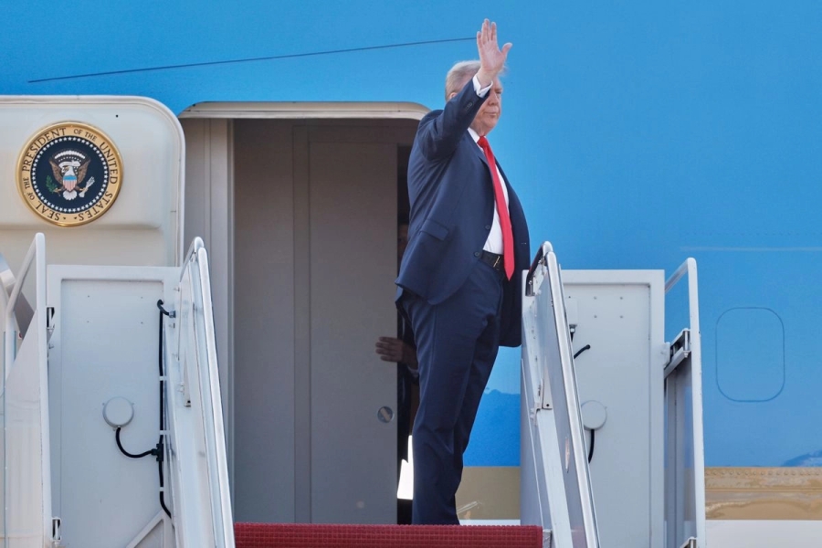 Trump llega a Alaska para reunirse con Putin