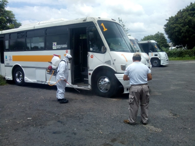 Desinfecta SMyT unidades del transporte público en Cuernavaca y Cuautla