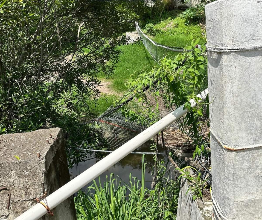 Vecinos de la zona han solicitado la construcción de un puente que no ponga en riesgo a los pobladores en tiempo de lluvias.