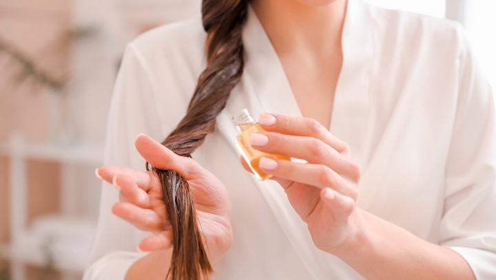 Protege tu cabello del daño del sol con aceite de oliva, así lo puedes lograr