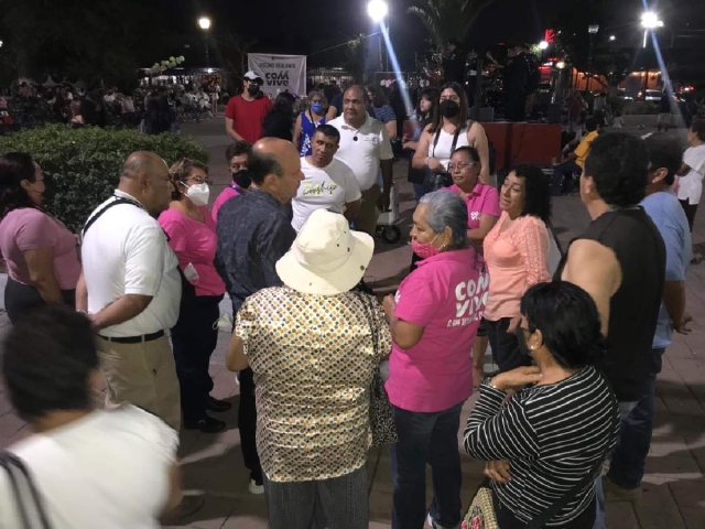 Cientos de vecinos del poblado de Cuautlixco participaron en la primera verbena del Comité de Vigilancia Vecinal (Comvive).  