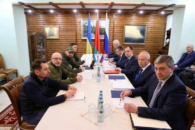 Finalizó la tercera ronda de negociaciones entre las delegaciones de Ucrania y Rusia