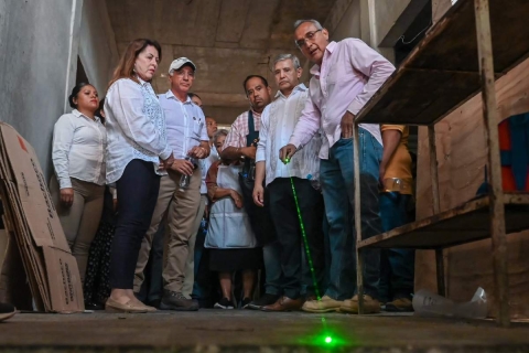 La mandataria estatal visitó este lunes el mercado ALM para conocer las inquietudes de los locatarios en torno a la infraestructura del inmueble. 