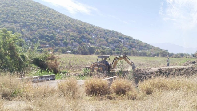 Este miércoles comenzaron las obras de remediación en el tramo afectado por la autopista Siglo XXI, desde Tlaquiltenango hasta Tepalcingo.