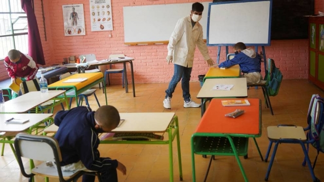 Estudiantes de Coahuila regresan a clases presenciales.