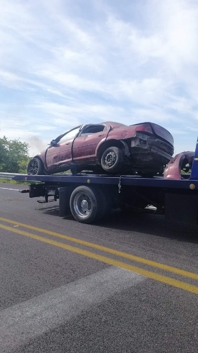 El auto terminó con daños considerables.