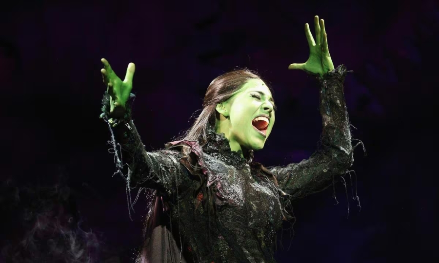 Danna Paola regresa como Elphaba en el doblaje al español de 'Wicked'