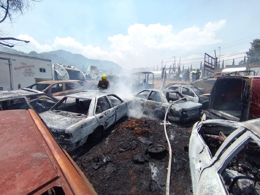 La intervención de los bomberos impidió que los daños fueran aún más graves.