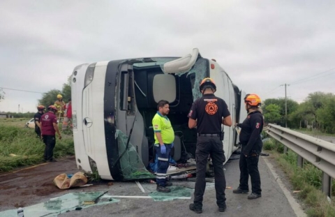 Volcadura de autobús en Nuevo León deja 11 fallecidos