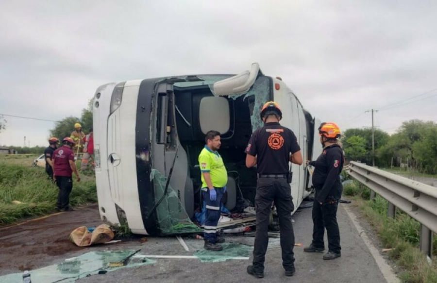 Volcadura de autobús en Nuevo León deja 11 fallecidos