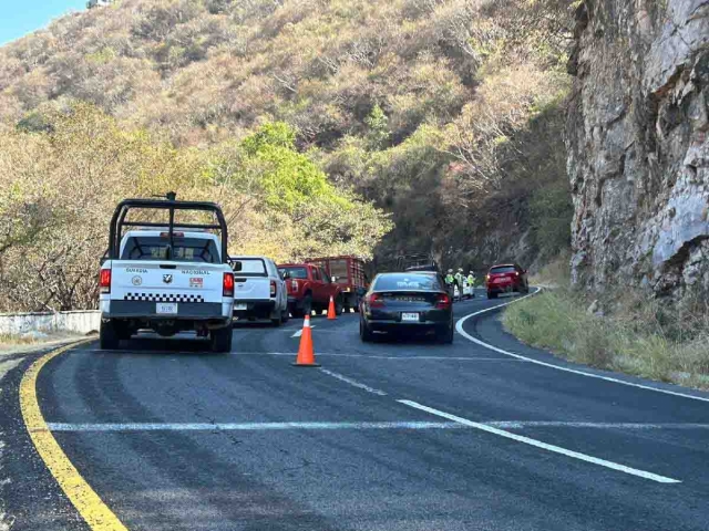 El hombre quedó sin vida a unos metros de la motocicleta que conducía.