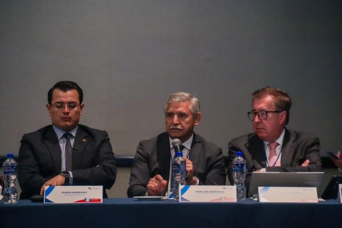 José Luis Urióstegui destaca en foro internacional la importancia de fortalecer instituciones y derechos humanos