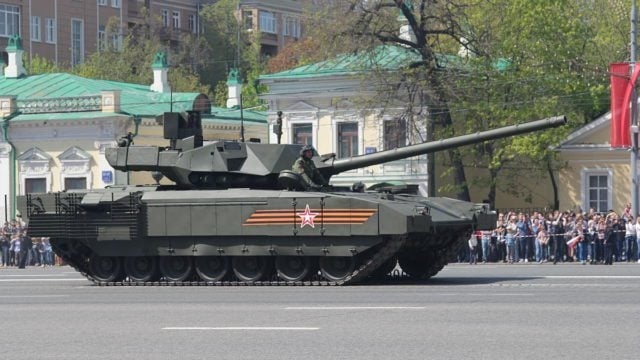 Ejército ruso despliega en Ucrania el T-14 Armata, el tanque del futuro