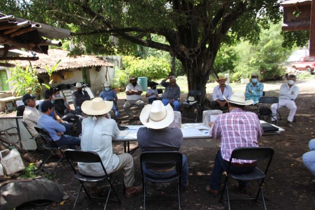 Durante la reunión se resaltó el temor de los ganaderos de ser acusados de abigeos al trasladar sus animales por la falta de trámites.