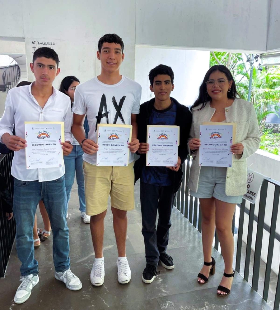  Los cuatro jóvenes ayalenses que fueron reconocidos.