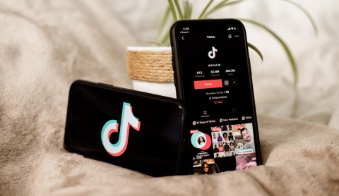 TikTok lanza nuevas funciones para personalizar el feed &#039;Para Ti&#039; con más control y transparencia