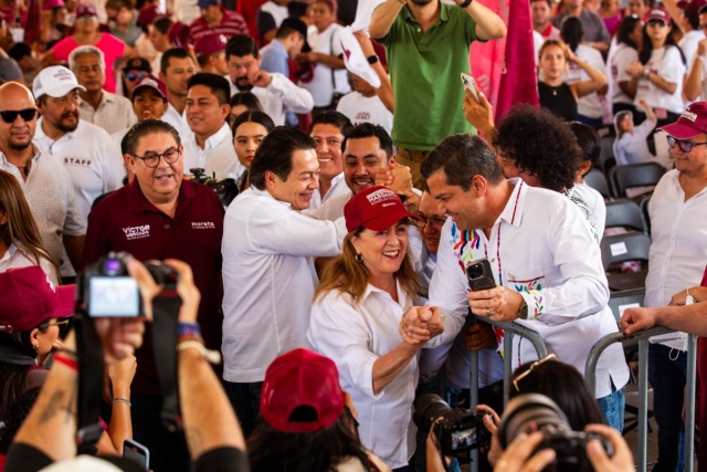 Margarita González Saravia y Mario Delgado saludaron a miles de promotores del voto de Morena en la entidad.  