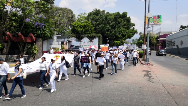 Marchan investigadores, académicos y trabajadores del INSP en demanda de seguridad y justicia