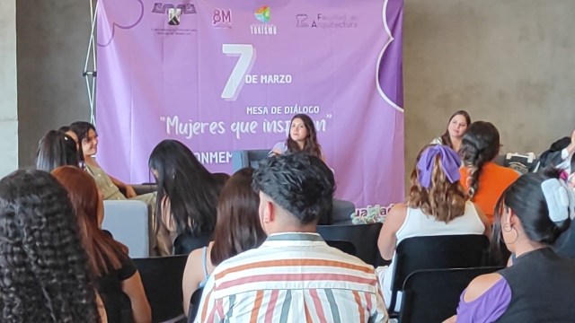 Efectúan mesa de diálogo &#039;Mujeres que inspiran&#039; en la UAEM