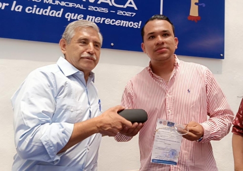 Entrega ayuntamiento capitalino vales para lentes a sindicalizados