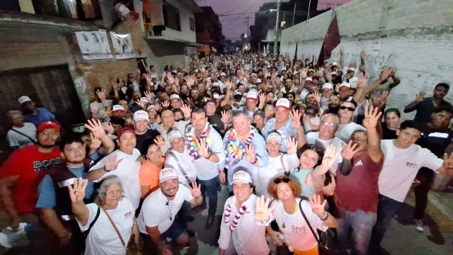 Rafael Reyes y David Ortiz hacen compromisos con habitantes de la Otilio Montaño