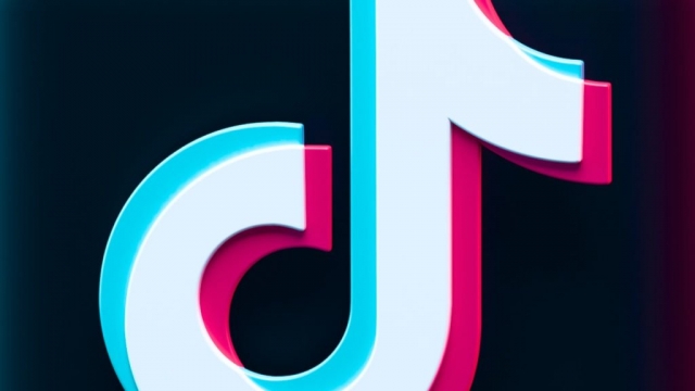 TikTok cambia la voz robótica tras demanda de actriz por uso no autorizado