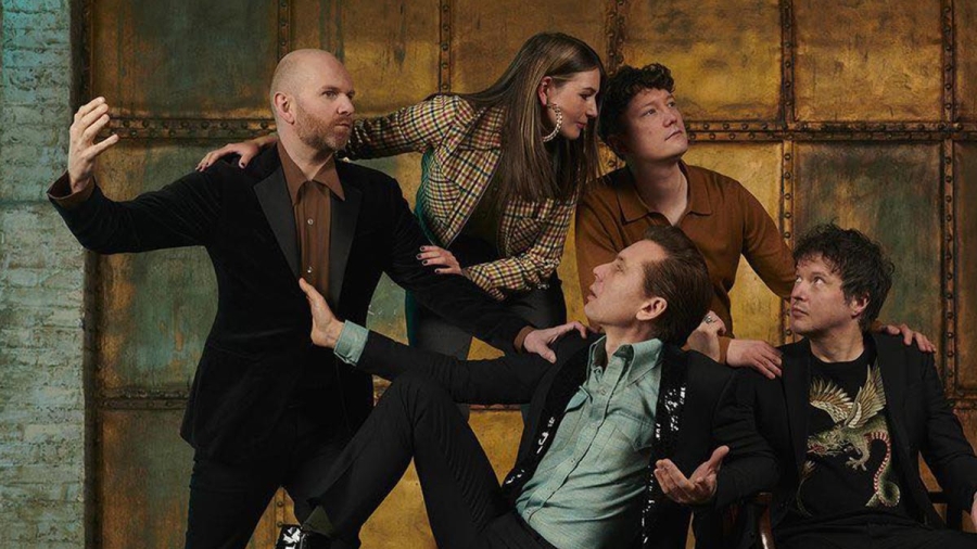 Franz Ferdinand se aventura en el EDM con su nuevo sencillo 'Hooked'