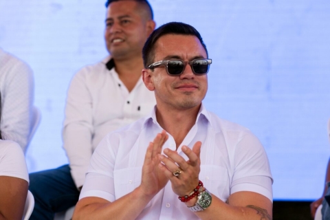 Noboa se retira temporalmente de la presidencia por su campaña electoral