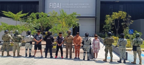 Aseguran integrantes de la Mesa de Construcción de Paz y Seguridad a cuatro personas con armas de fuego, drogas y vehículos en Tlaquiltenango