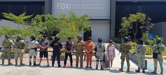 Aseguran integrantes de la Mesa de Construcción de Paz y Seguridad a cuatro personas con armas de fuego, drogas y vehículos en Tlaquiltenango