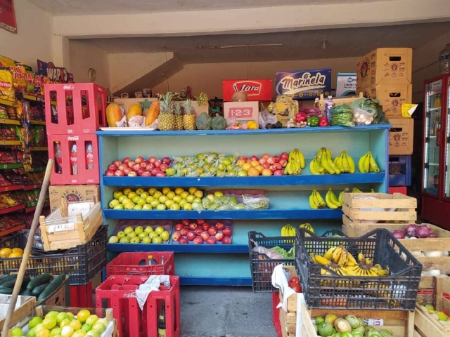 Complementa la venta de abarrotes con frutas y verduras