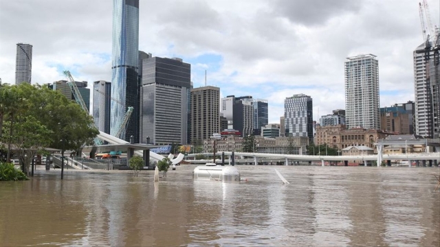 Australia ordena evacuar a miles de personas por inundaciones en Sídney