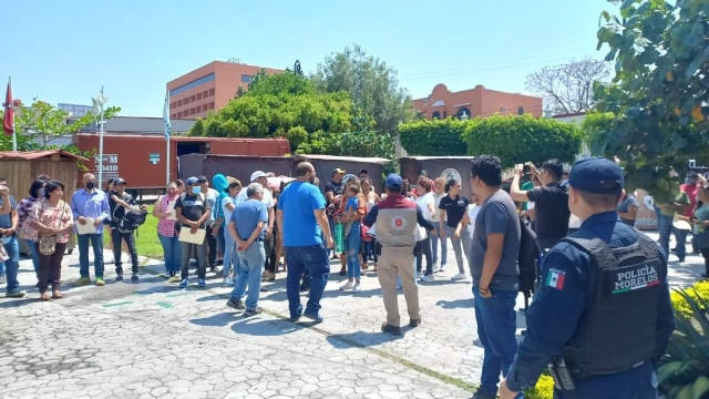 Trabajadores municipales reciben capacitación para el simulacro.