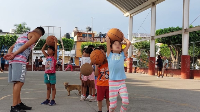 Clases gratuitas de basquetbol para niñas y niños de Jiutepec