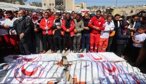 La ONU y la Cruz Roja exigen justicia por la matanza de 15 paramédicos y rescatistas palestinos a manos de las tropas israelíes