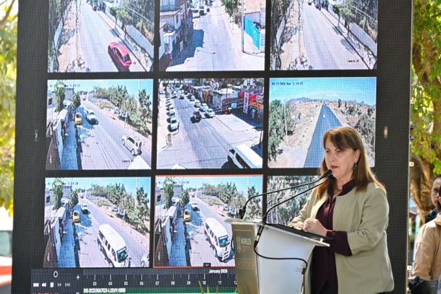 Inaugura Margarita Gonz&aacute;lez Saravia arco carretero de videovigilancia en Tlaquiltenango