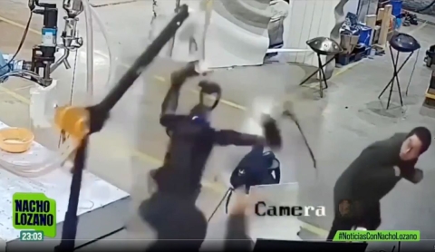 VIDEO: Robot pierde el control y lanza golpes; esto se sabe