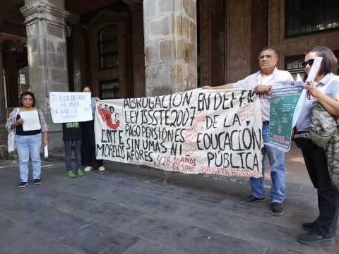 Una comisión de maestros de Morelos acudirá hoy a la Ciudad de México a la marcha nacional contra la reforma a la Ley del ISSSTE, informaron integrantes de la CNTE.  