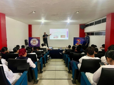 Con este tipo de foros se pretende sensibilizar a los jóvenes acerca de la inclusión de comunidad diversa.